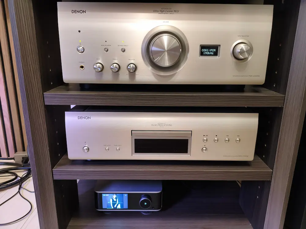 WiiM UltraとDENON PMA-2500NE、B&W 705 S3を組み合わせたメインオーディオシステム